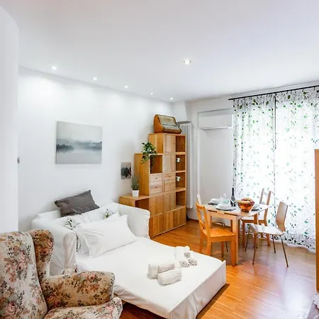 Guesthost - Ponte Solferino Bright & Cozy *